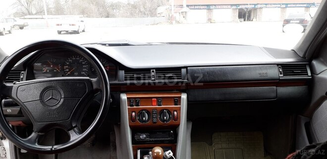 Mercedes E 220 1994, 318,000 km - 2.2 l - Bakı