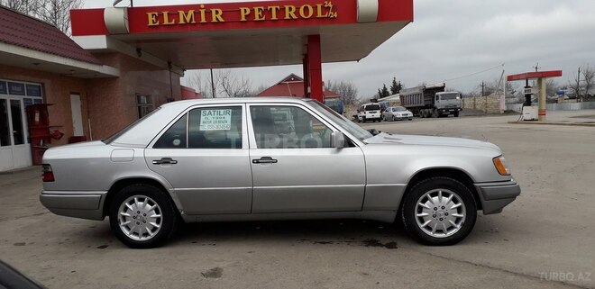 Mercedes E 220 1994, 318,000 km - 2.2 l - Bakı