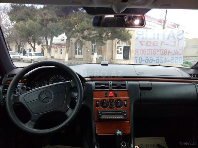 Mercedes E 240 1997, 267,000 km - 2.4 л - Bakı