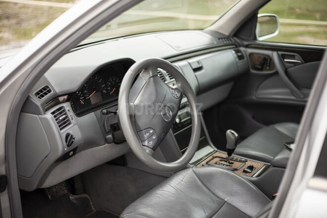 Mercedes E 320 2002, 320,000 km - 3.2 l - Bakı