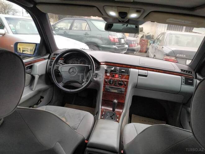 Mercedes E 200 1998, 281,000 km - 2.0 l - Bakı