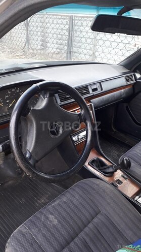 Mercedes E 200 1991, 550,000 km - 2.0 l - Biləsuvar