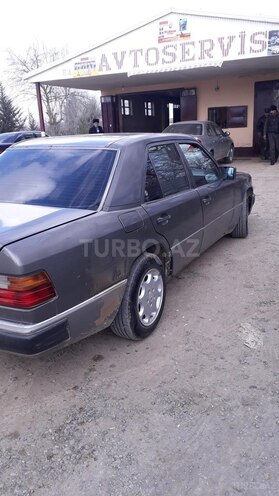 Mercedes E 200 1991, 550,000 km - 2.0 l - Biləsuvar