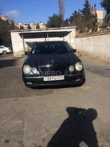 Mercedes E 240 2000, 240,000 km - 2.4 л - Bakı