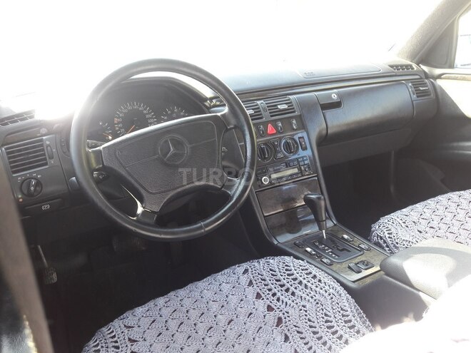 Mercedes E 240 1997, 260,000 km - 2.4 л - Bakı