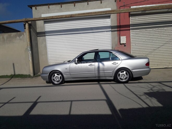 Mercedes E 240 1997, 260,000 km - 2.4 л - Bakı