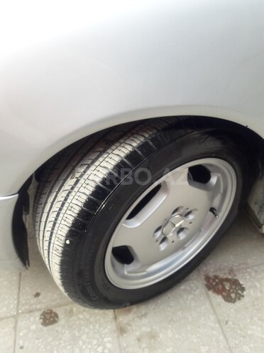 Mercedes E 240 1997, 260,000 km - 2.4 л - Bakı