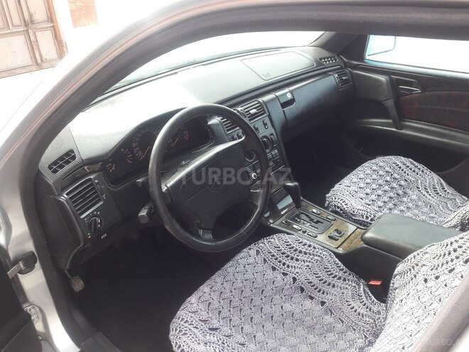 Mercedes E 240 1997, 260,000 km - 2.4 л - Bakı