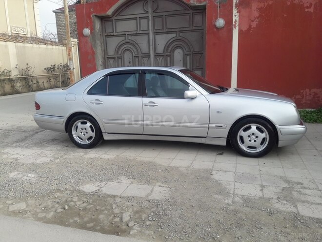 Mercedes E 240 1997, 260,000 km - 2.4 л - Bakı