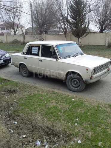 LADA (VAZ) 21011 1974, 100,000 km - 1.5 l - Salyan