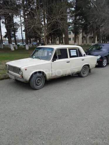 LADA (VAZ) 21011 1974, 100,000 km - 1.5 l - Salyan