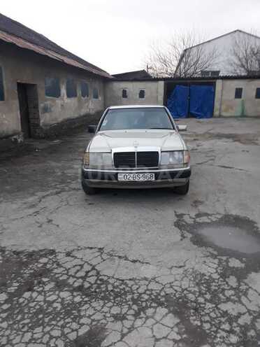 Mercedes E 260 1987, 235,000 km - 2.5 l - Şəki
