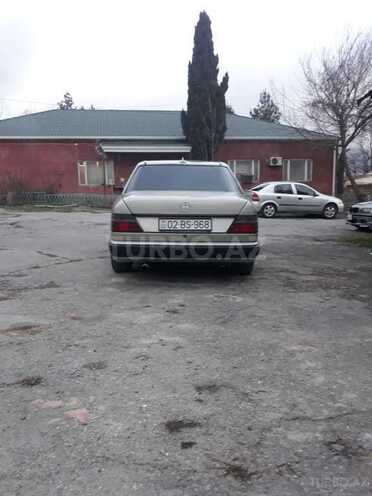 Mercedes E 260 1987, 235,000 km - 2.5 l - Şəki