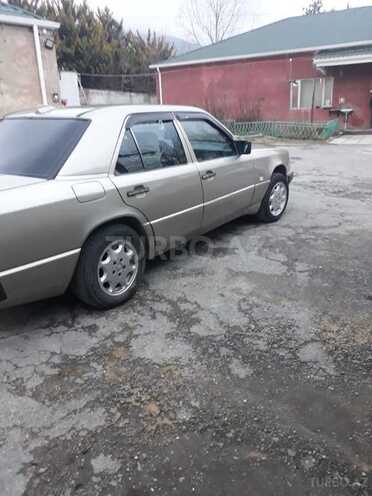 Mercedes E 260 1987, 235,000 km - 2.5 l - Şəki