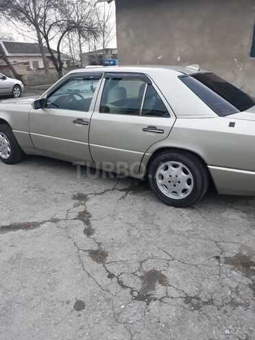 Mercedes E 260 1987, 235,000 km - 2.5 l - Şəki