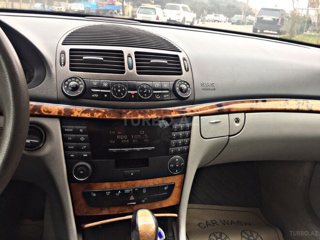 Mercedes E 240 2002, 305,000 km - 2.6 л - Bakı