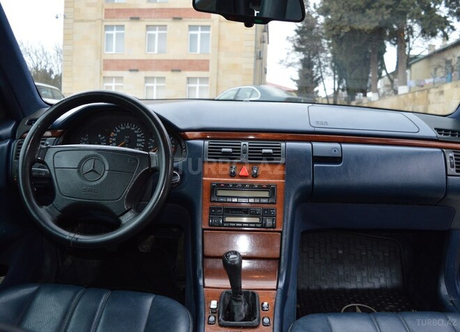Mercedes E 240 1997, 555,550 km - 2.4 l - Şamaxı