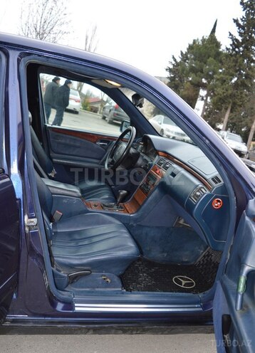 Mercedes E 240 1997, 555,550 km - 2.4 l - Şamaxı