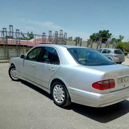 Mercedes E 220 2001, 300,000 km - 2.2 л - Bakı
