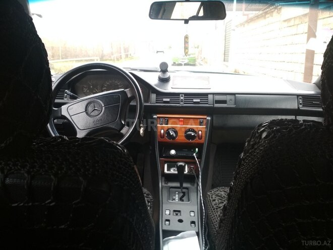 Mercedes E 200 1989, 263,000 km - 2.0 l - Xudat