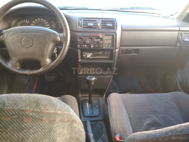 Opel Vectra 1995, 285,000 km - 1.8 l - Bakı