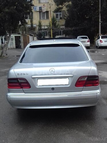 Mercedes E 280 2001, 240,000 km - 2.8 л - Bakı
