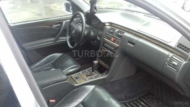 Mercedes E 280 2001, 240,000 km - 2.8 л - Bakı