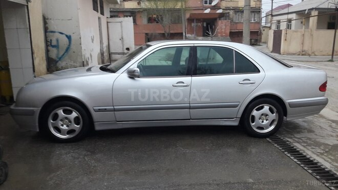 Mercedes E 220 2000, 165,000 km - 2.2 l - Bakı