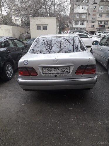 Mercedes E 240 1999, 151,000 km - 2.4 l - Bakı
