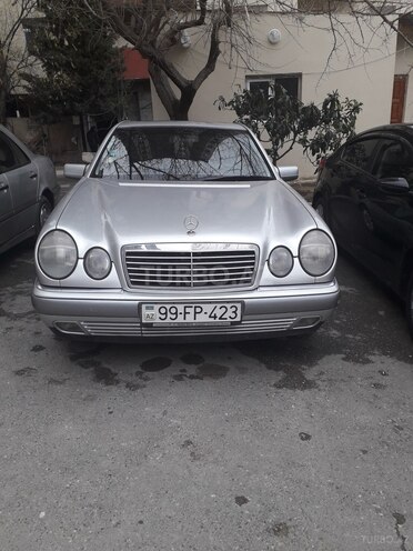 Mercedes E 240 1999, 151,000 km - 2.4 l - Bakı