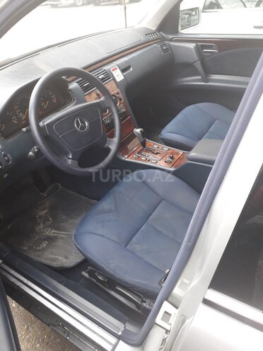 Mercedes E 240 1999, 151,000 km - 2.4 l - Bakı