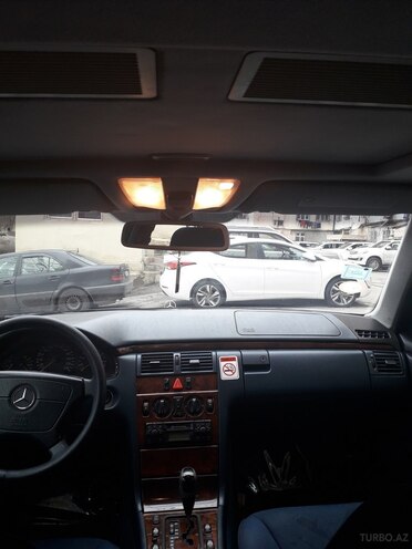 Mercedes E 240 1999, 151,000 km - 2.4 l - Bakı