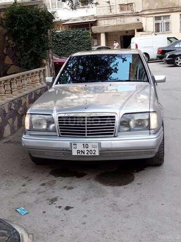 Mercedes E 320 1995, 245,000 km - 3.2 l - Bakı