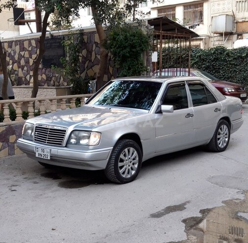 Mercedes E 320 1995, 245,000 km - 3.2 l - Bakı