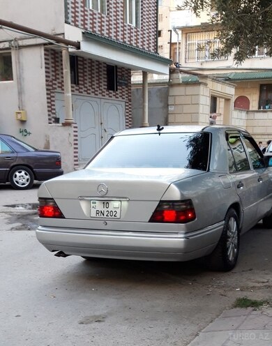 Mercedes E 320 1995, 245,000 km - 3.2 l - Bakı