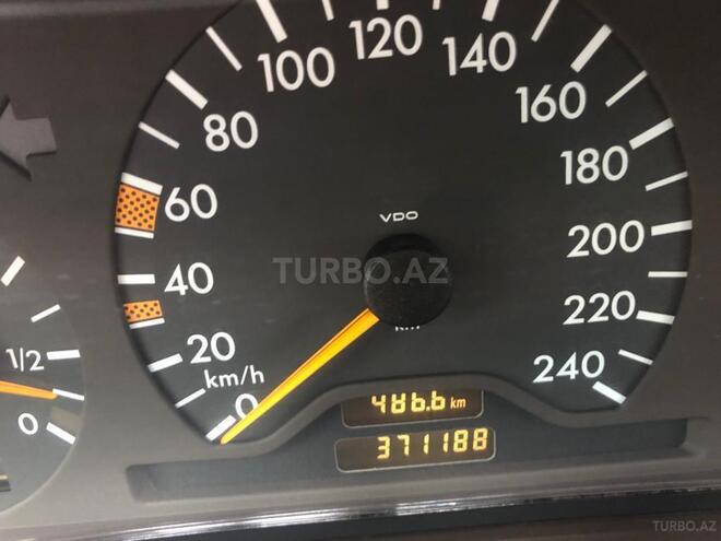Mercedes E 220 1999, 371,188 km - 2.2 л - Bakı