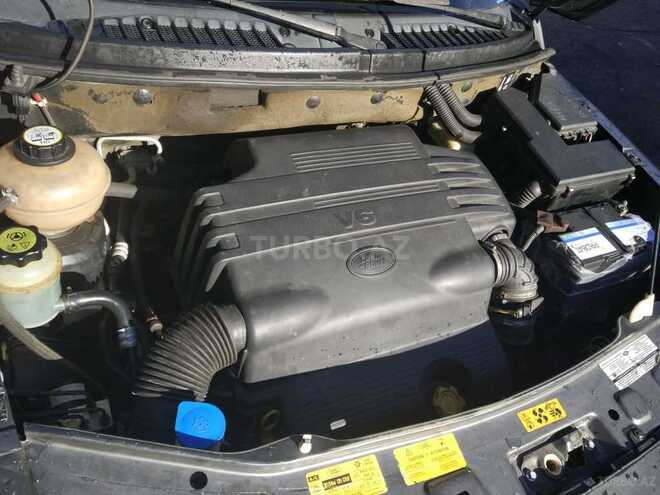 Land Rover Freelander 2002, 288,000 km - 2.5 l - Qax