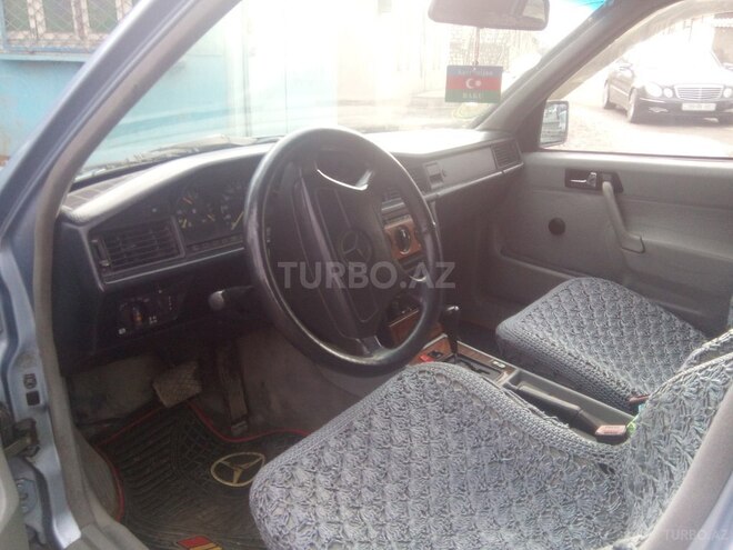 Mercedes E 180 1992, 26,000 km - 0.2 l - Qazax