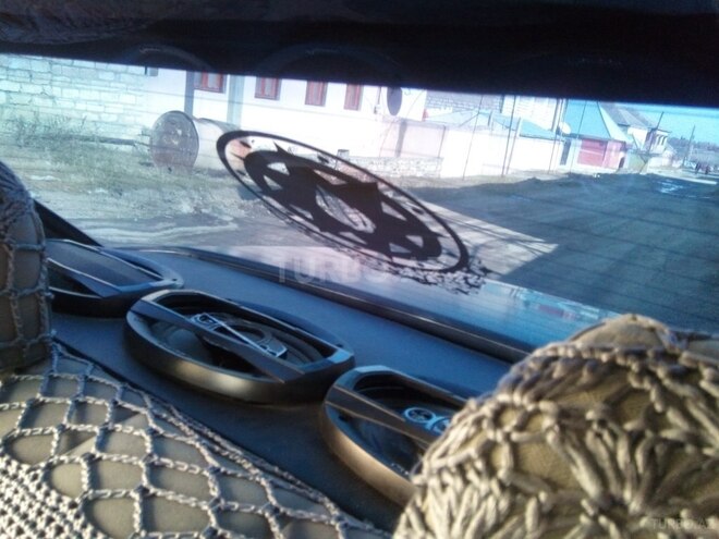 Mercedes E 180 1992, 26,000 km - 0.2 l - Qazax