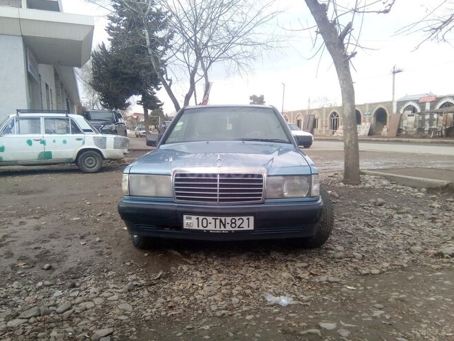 Mercedes E 180 1992, 26,000 km - 0.2 l - Qazax