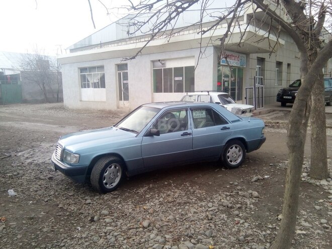 Mercedes E 180 1992, 26,000 km - 0.2 l - Qazax