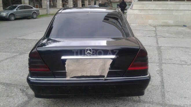 Mercedes C 220 2000, 235,268 km - 2.2 l - Bakı