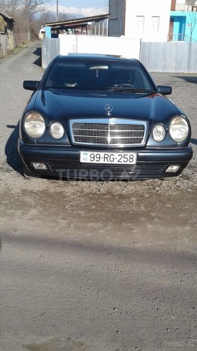 Mercedes E 240 1998, 405,000 km - 2.4 л - Zaqatala