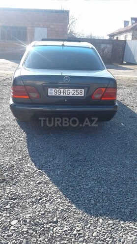 Mercedes E 240 1998, 405,000 km - 2.4 л - Zaqatala