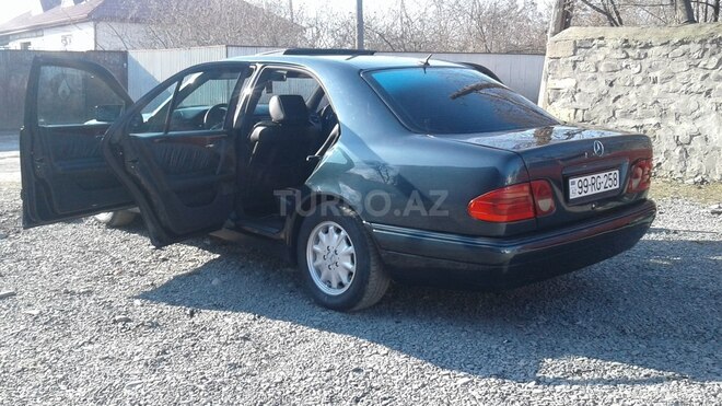Mercedes E 240 1998, 405,000 km - 2.4 л - Zaqatala