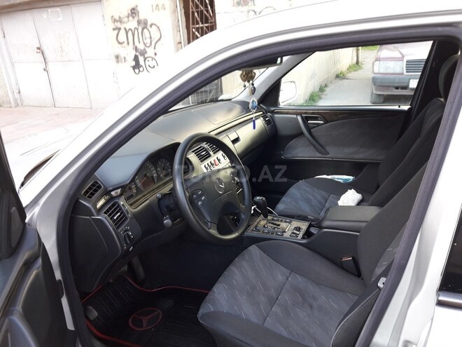 Mercedes E 270 2000, 241,500 km - 2.7 l - Bakı