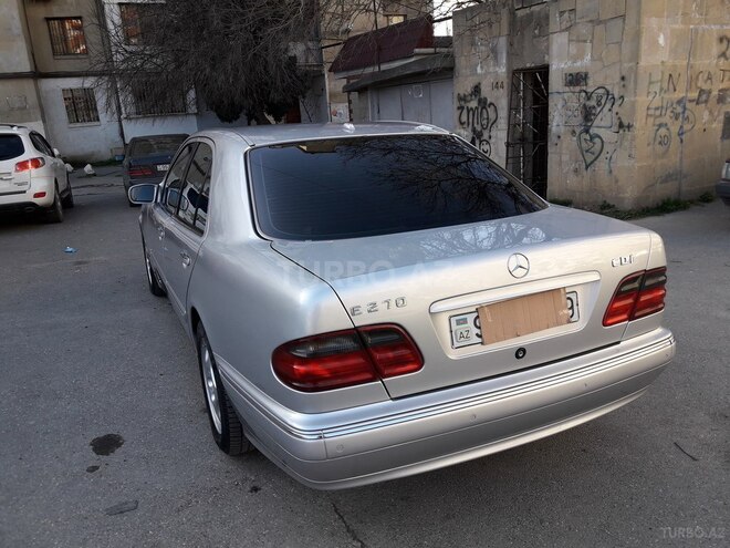 Mercedes E 270 2000, 241,500 km - 2.7 l - Bakı