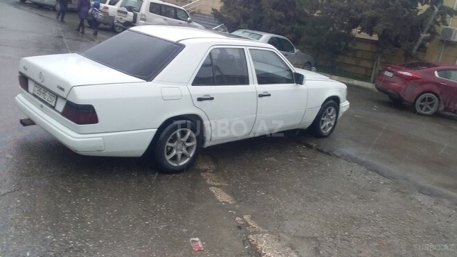 Mercedes E 260 1988, 180,000 km - 2.6 л - Bakı
