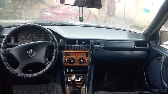 Mercedes E 260 1988, 180,000 km - 2.6 л - Bakı