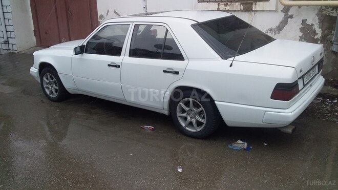 Mercedes E 260 1988, 180,000 km - 2.6 л - Bakı